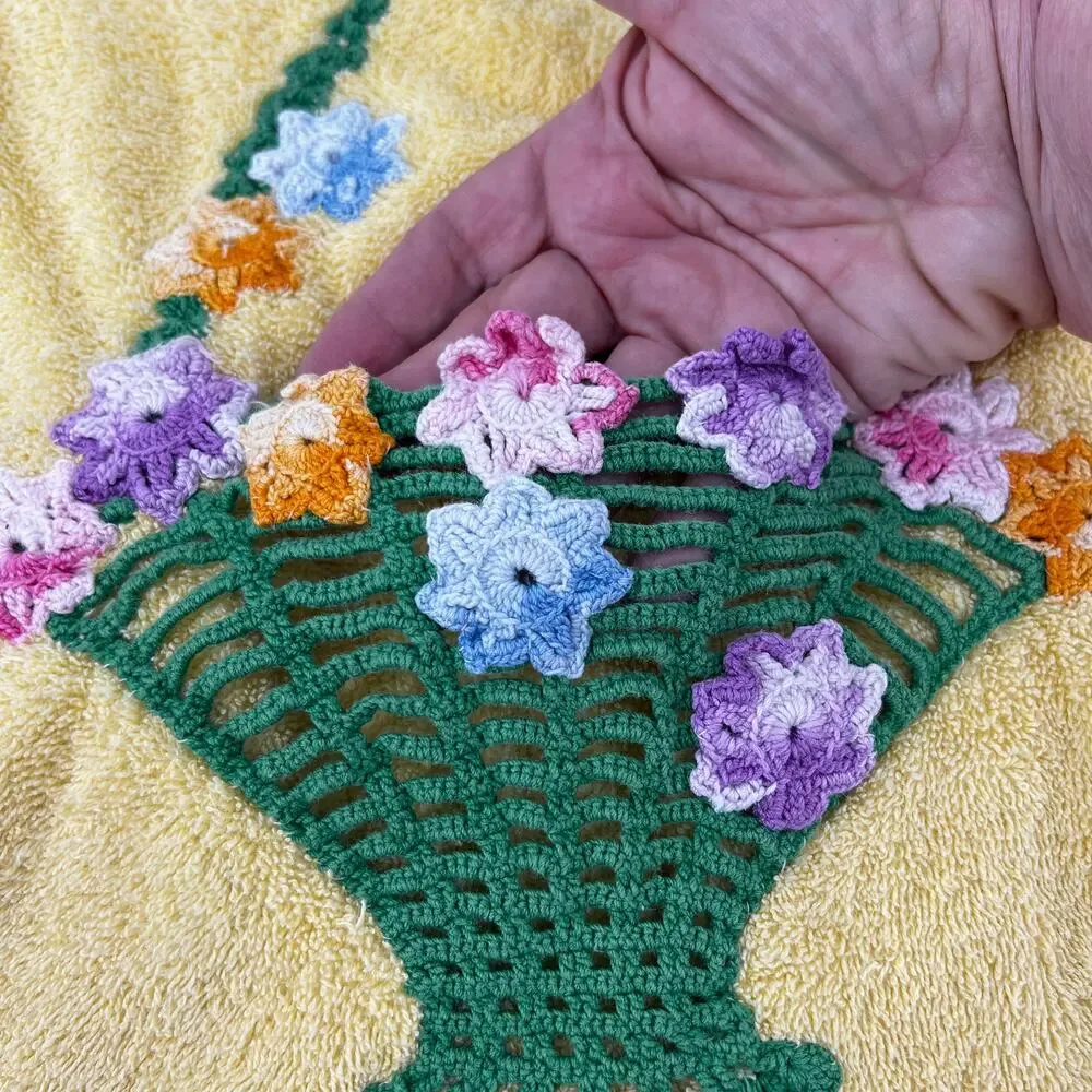 Vintage Martex Yellow Bath Towel Embellished Crochet Floral Basket 21